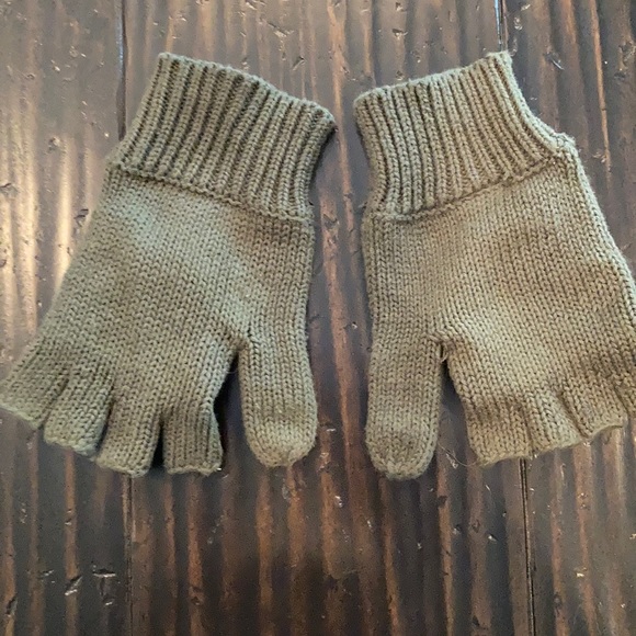 ARMY GREEN/ORANGE BOYS STYLISH GLOVES. Size S. - Picture 3 of 4